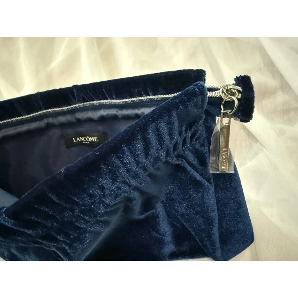 New‎ Lancome Blue Velvet Style Cosmetic Makeup Bag Holder Without Tags